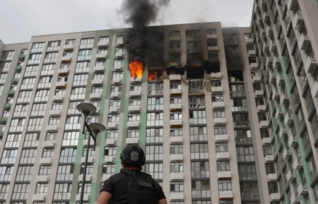 Ziua 1651 A șasea zi de lovituri la Kiev. Parlamentul Ucrainei se mută în subteran, ambasadoarea UE doarme în baie. Cele mai sângeroase luni. Port la Marea Baltică, în flăcări (Video)