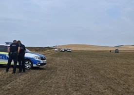Dronă prăbușită găsită pe un câmp din Vaslui. Ar putea avea explozibil la bord, intervin pirotehniștii SRI