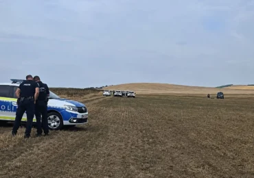 Dronă prăbușită găsită pe un câmp din Vaslui. Ar putea avea explozibil la bord, intervin pirotehniștii SRI