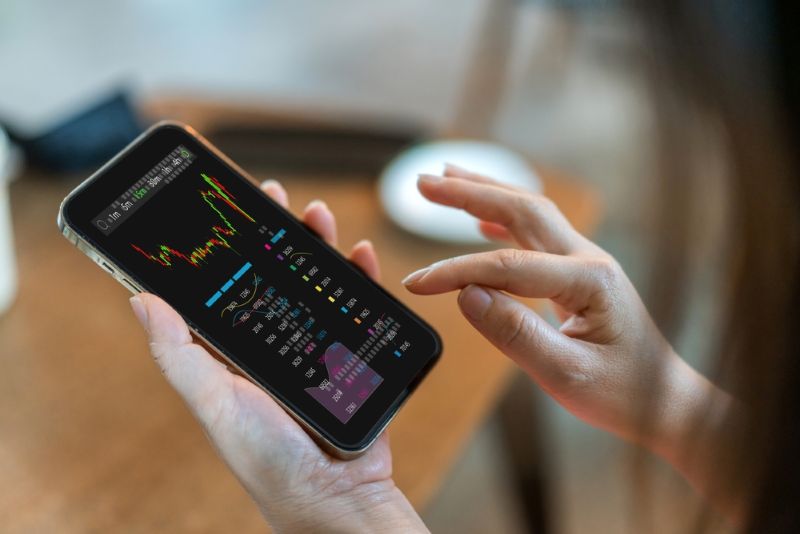 Cum funcționează platformele de investiții oferite de bănci