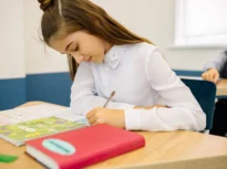 Guvernul îi premiază pe elevii de 10. Câți bani primesc absolvenții cu medie maximă la Evaluare și Bacalaureat