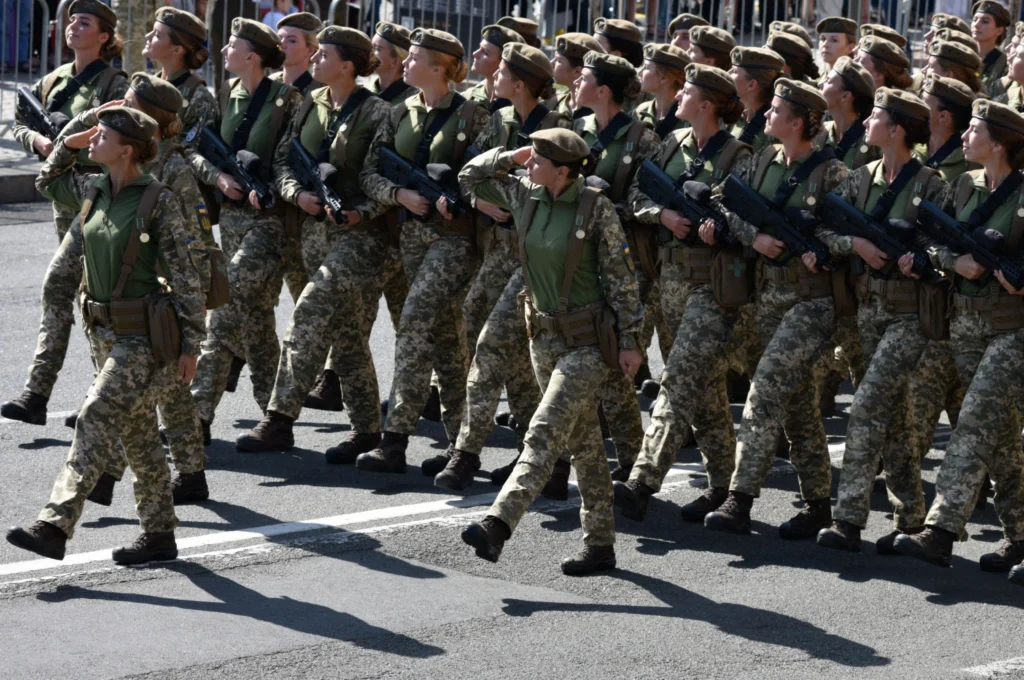 Pot femeile să rezolve criza de personal din armata Ucrainei? „Dacă se va ajunge la mobilizarea lor, voi considera că țara noastră a pierdut”