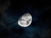 Luna s-ar fi format în doar 5 ore după un impact colosal