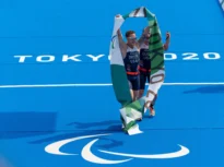 Și-a pierdut vederea pe front, dar a găsit un nou drum în sport: Povestea lui Brad Snyder, cel care a învățat să înoate din nou în întuneric