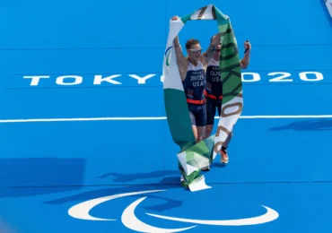 Și-a pierdut vederea pe front, dar a găsit un nou drum în sport: Povestea lui Brad Snyder, cel care a învățat să înoate din nou în întuneric