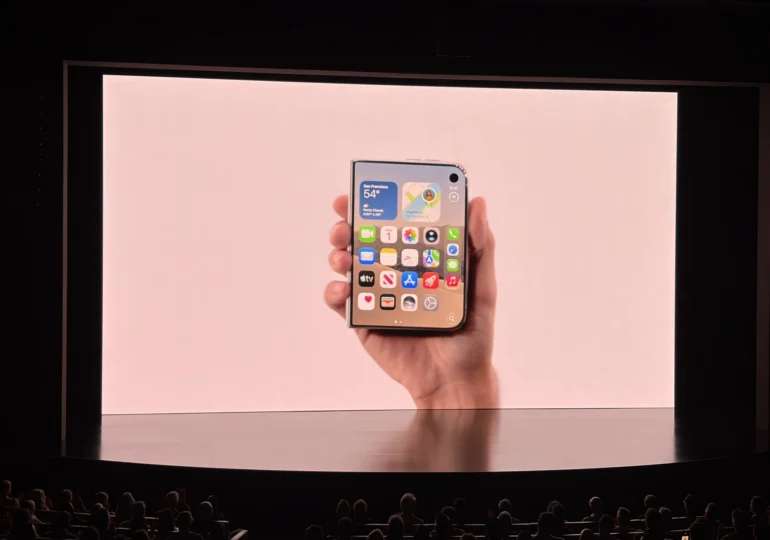Apple a lansat primul său iPhone pliabil (Video)