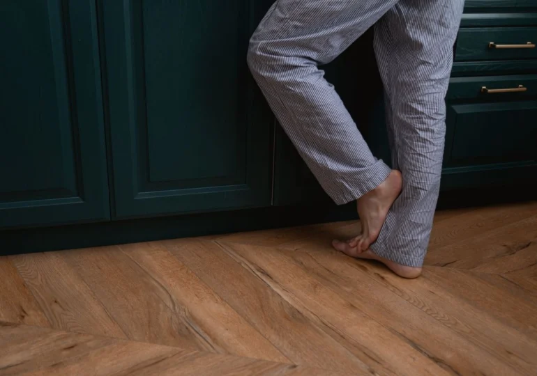 Distribuitorul de încălzire în pardoseală nu încălzește singur casa: confortul începe cu zonele
