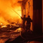 Ziua 1660 Ucraina lovește la 3.000 km de graniță, în inima gazelor din Siberia. Apărarea Kievului rămâne fără rachete. Trump insistă că Putin vrea un acord