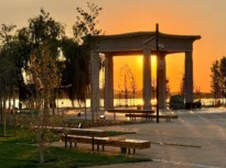 „Raiul pe pământ”, la București: Cum arată Insula Lacului Morii după modernizare. Plajă, pontoane și concerte la apus (Foto & Video)
