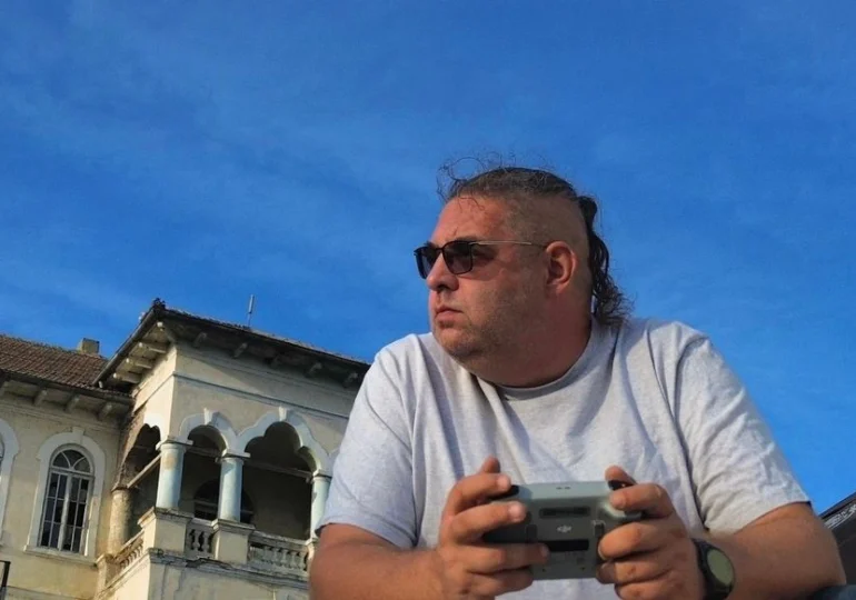 A murit jurnalistul Patrick André de Hillerin, unul dintre fondatorii Academiei Cațavencu
