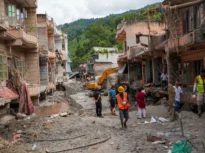 La opt zile după „tsunamiul din Himalaya”, au rămas doar noroi și ruine. Peste 5.600 de oameni sunt dispăruți (Video)
