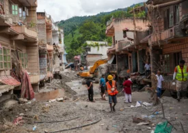 La opt zile după „tsunamiul din Himalaya”, au rămas doar noroi și ruine. Peste 5.600 de oameni sunt dispăruți (Video)