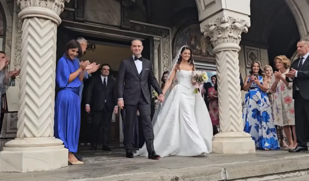 Alexandru Nazare s-a căsătorit cu interpreta de muzică populară Maria Mihali. Nicușor Dan și Mirabela Grădinaru, prezenți la petrecere (Video)
