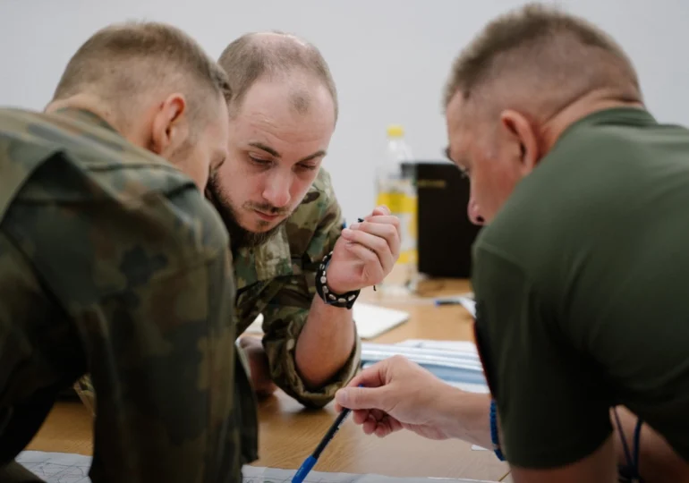Nicio armată NATO nu a purtat un război modern. Militarii germani și polonezi învață de la ofițerii ucraineni