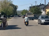 Viceprimar cu obuzul sub braț, pe scuter prin comună. L-a dus la Poliție, iar agentul a încremenit (Video)