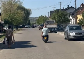 Viceprimar cu obuzul sub braț, pe scuter prin comună. L-a dus la Poliție, iar agentul a încremenit (Video)