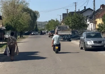 Viceprimar cu obuzul sub braț, pe scuter prin comună. L-a dus la Poliție, iar agentul a încremenit (Video)