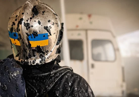 <span style="color:#990000;">Ziua 1672</span> Rafinărie lovită de un roi de drone. Rusia pune restricții la granița cu Estonia. Zelenski s-a întâlnit cu șeful CIA. Trump lucrează la un acord masiv cu Belarusul