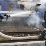 Drona care a lovit un tren în Ucraina, la granița cu Polonia, a ratat cu câteva minute o garnitură în care se afla Boris Johnson