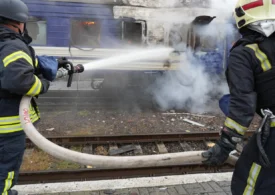 Drona care a lovit un tren în Ucraina, la granița cu Polonia, a ratat cu câteva minute o garnitură în care se afla Boris Johnson