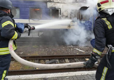 Drona care a lovit un tren în Ucraina, la granița cu Polonia, a ratat cu câteva minute o garnitură în care se afla Boris Johnson