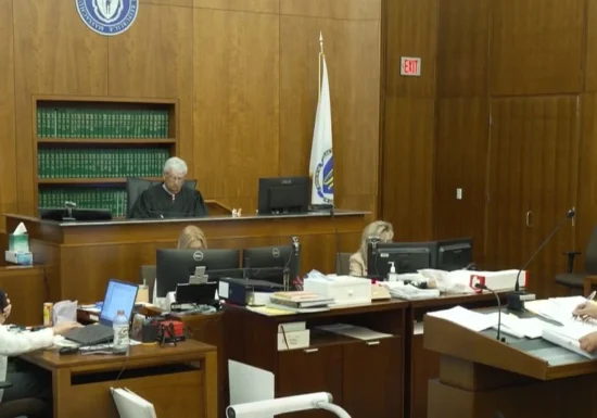 Procesul mamei care și-a ucis trei copii s-a încheiat fără verdict. Juriul nu a putut să decidă dacă e vinovată