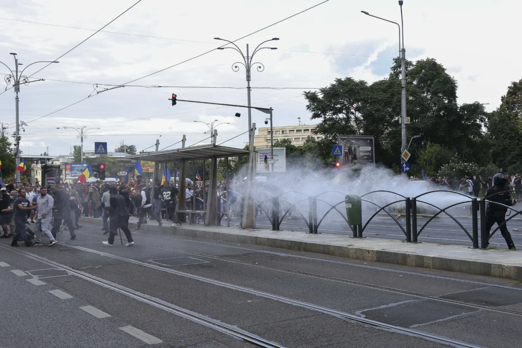 Jurnaliști agresați în timpul protestului oierilor din Piața Victoriei. Poliția s-a sesizat din oficiu (Video)