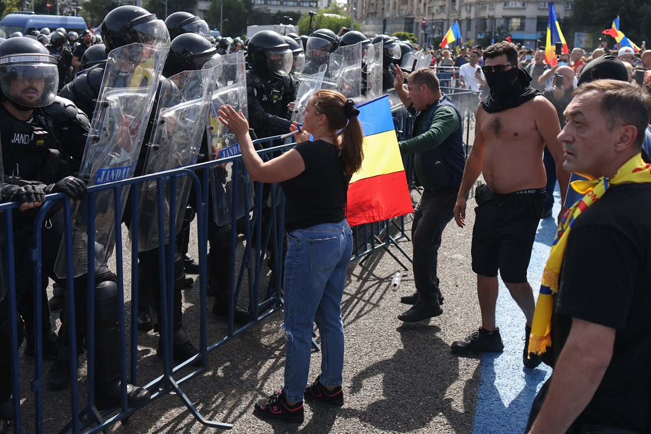 Imagine asociată subiectului: Protestul oierilor din Piața Victoriei a degenerat în confruntări cu jandarmii