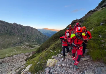 Ce le-au dat de mâncare salvamontiștii unor turiști suedezi rătăciți și epuizați în Munții Făgăraș