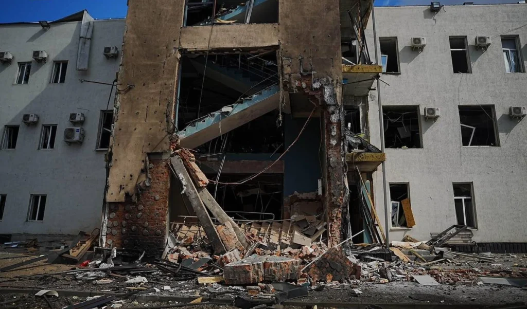 Rușii au bombardat un post TV din Ucraina chiar în timpul unei emisiuni în direct (Foto & Video)