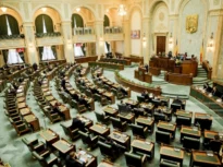 Senatul a aprobat proiectul de lege privind introducerea obligativității purtării uniformei școlare în învățământul preuniversitar de stat