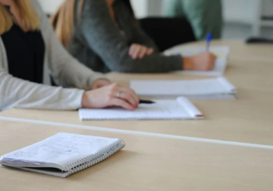 Cum își aleg elevii o facultate economică în 2026: criteriile care contează