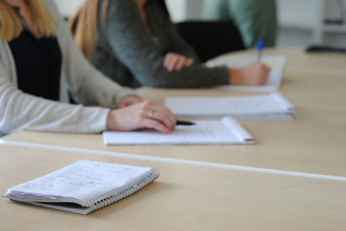 Cum își aleg elevii o facultate economică în 2026: criteriile care contează