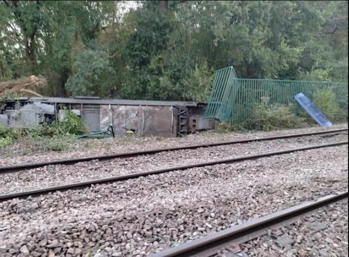 Tren deraiat în Franța: 44 de răniți. Anchetatorii suspectează un sabotaj