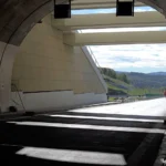 Cum arată primul tunel săpat printr-un deal pe o autostradă din România. Nu mai e mult până va fi deschis circulației (Video)
