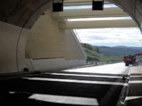 Cum arată primul tunel săpat printr-un deal pe o autostradă din România. Nu mai e mult până va fi deschis circulației (Video)