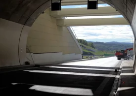 Cum arată primul tunel săpat printr-un deal pe o autostradă din România. Nu mai e mult până va fi deschis circulației (Video)