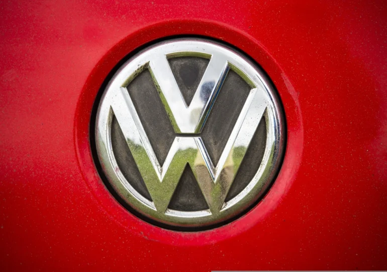 Volkswagen va cheltui 16 miliarde de euro pentru a tăia locuri de muncă și a închide uzine
