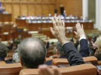 Deputații nu vor mai putea vota de pe tabletă: „Parlamentarii trebuie să fie prezenți fizic la muncă”