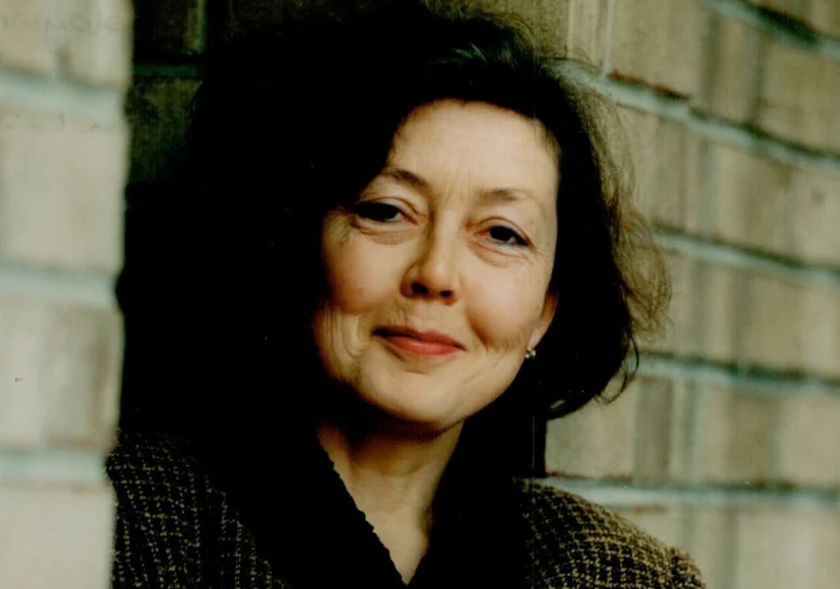 Premiul Nobel pentru Literatură 2026 a fost câștigat de scriitoarea canadiană Anne Carson