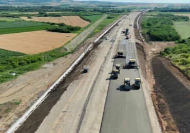 După un început mai timid, constructorul s-a dezlănțuit în ultimele luni pe Autostrada Unirii. Când se va circula pe primii kilometri