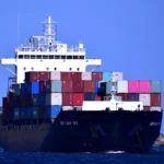 O navă ce mergea spre Constanța a fost lovită de trei drone în Marea Neagră