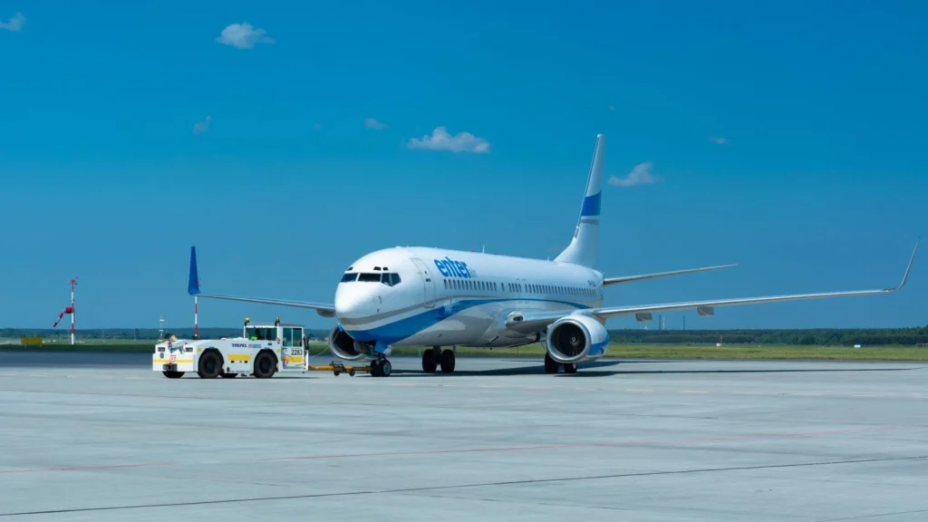 Cel mai mare operator charter din Polonia deschide o sucursală în România