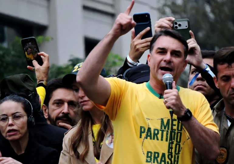 Fugit în SUA, Flavio Bolsonaro se proclamă liderul Braziliei. Până și aliații săi îl contrazic