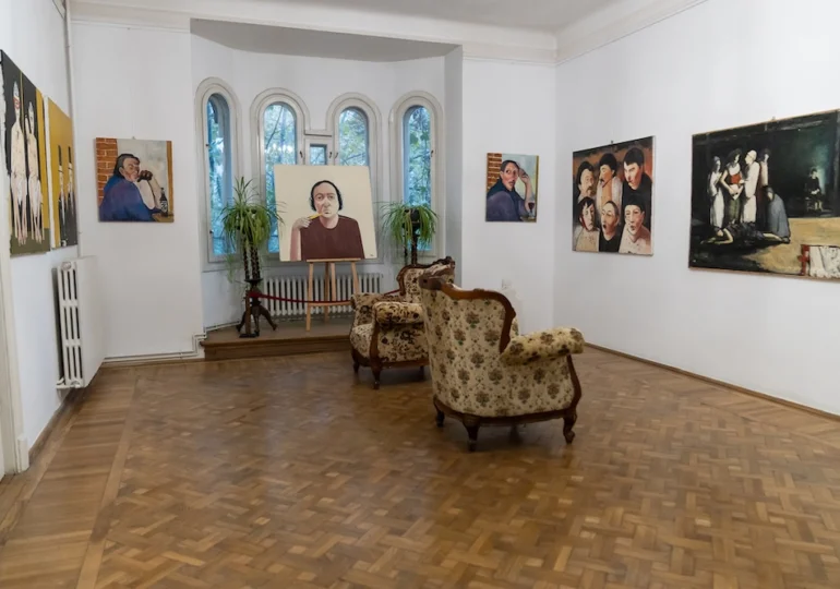 Offline la Madrigal - trei ore fără telefoane, printre cărți, artă și muzică, la Galeria Madrigal