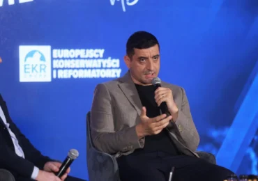 Fanii lui Călin Georgescu protestează la Arestul Central. Simion face apel din Polonia la mobilizare