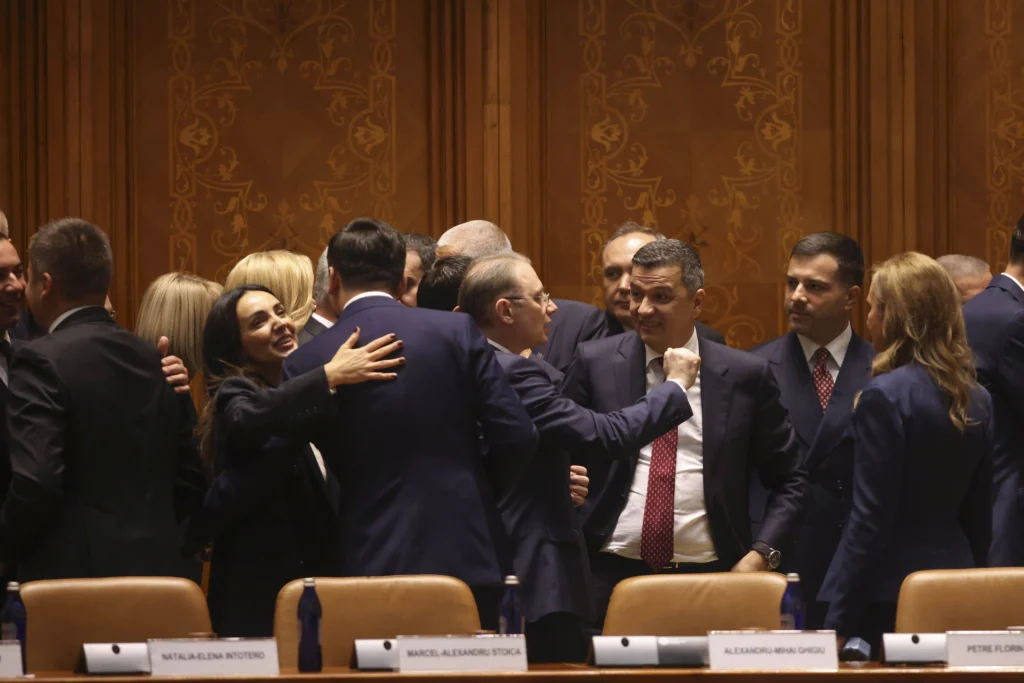 Politico: Criza politică din România, suspendată pentru șase luni