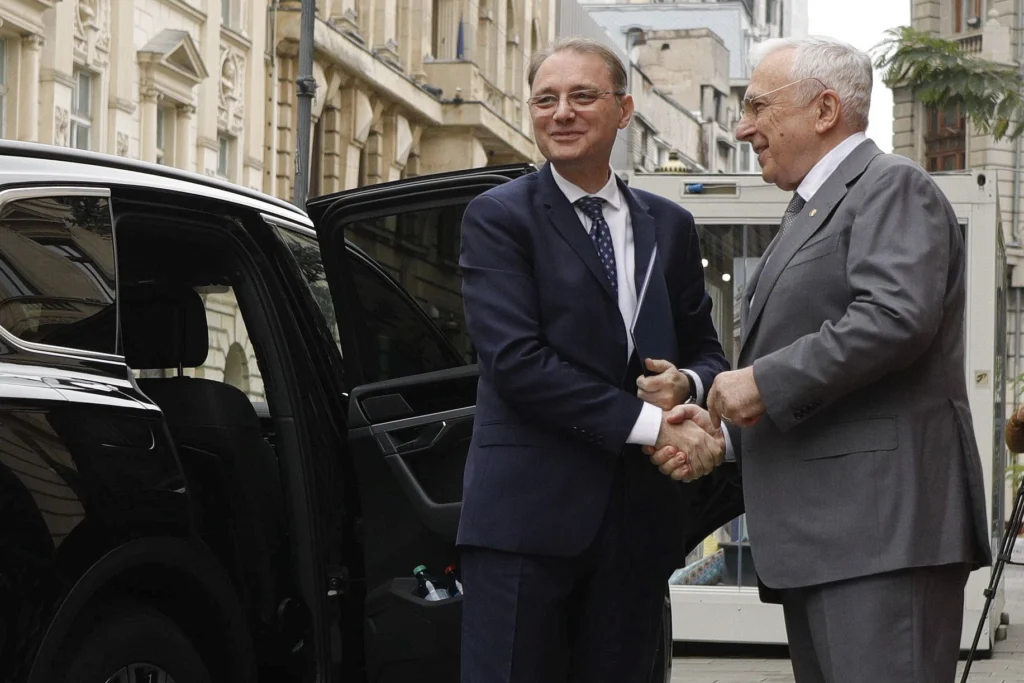 Ce a vorbit premierul Niculescu cu guvernatorul Isărescu