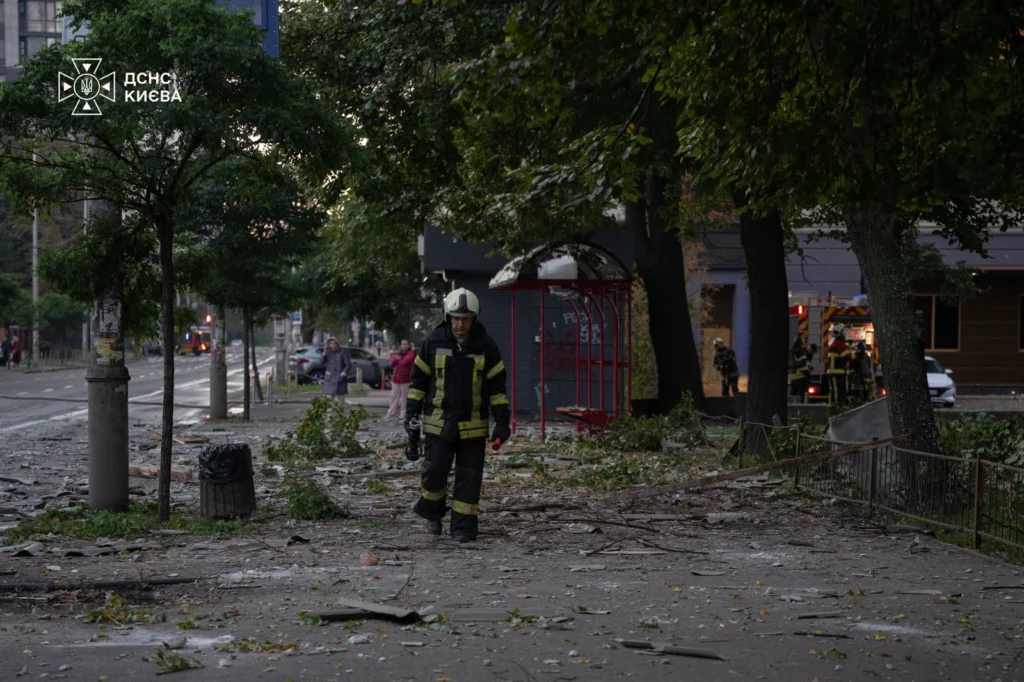 Ziua 1684 Zelenski intensifică atacurile asupra rafinăriilor rusești. Ambasadele din Kiev sunt în alertă. Ucraina a recucerit 140 km² în Donbas. Merz, vizită surpriză la Kiev