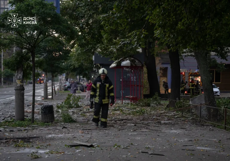 <span style="color:#990000;">Ziua 1684</span> Zelenski anunță intensificarea atacurilor asupra rafinăriilor rusești. Ambasadele din Kiev sunt în alertă. Ucraina a recucerit 140 km² în Donbas. Merz a ajuns la Kiev